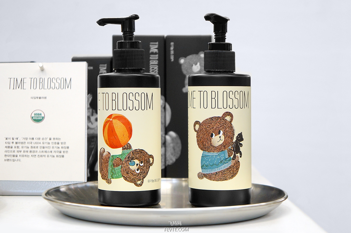 亞克力化妝品瓶子生產(chǎn)廠家告訴你，聚酯塑料PET瓶的開發(fā)與應用