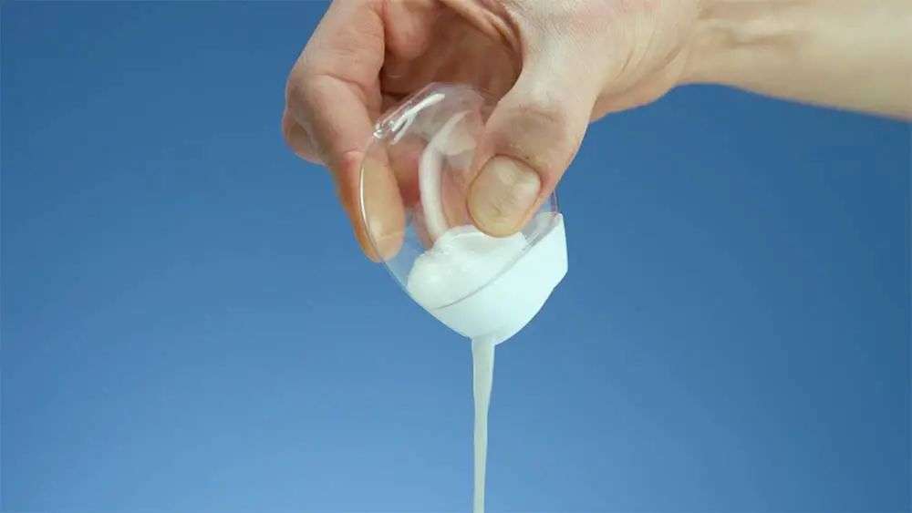 再也不用「擠牙膏」，高露潔換上的「潤滑劑」包裝，讓牙膏從此一滴不剩