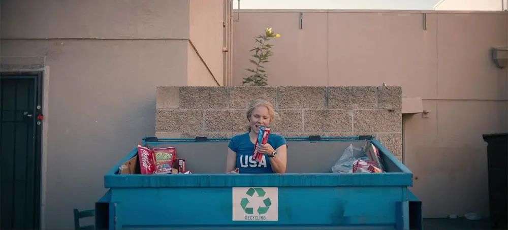 再也不用「擠牙膏」，高露潔換上的「潤滑劑」包裝，讓牙膏從此一滴不剩